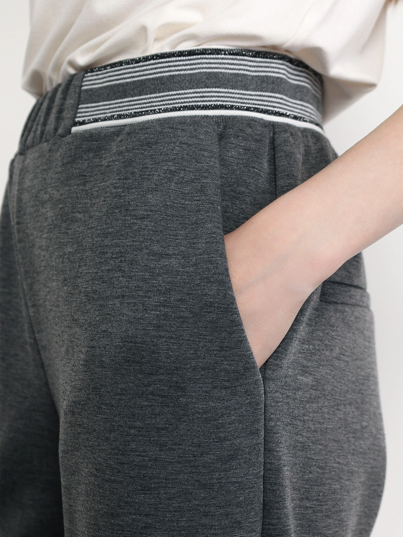 Брюки трикотажные расклешенного кроя с эластичным поясом